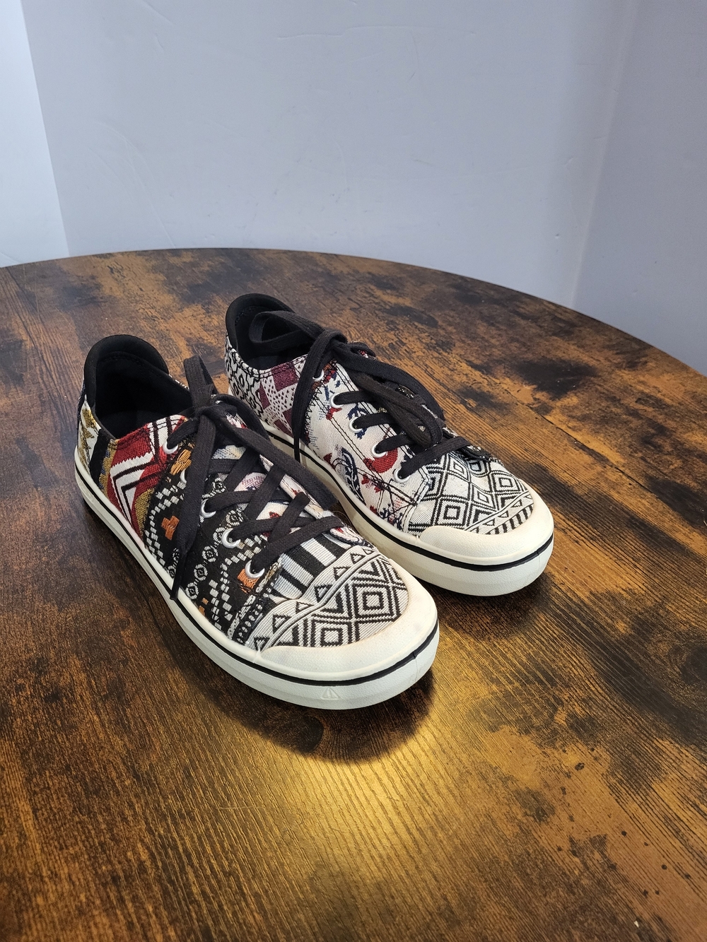 KEEN Women's Elsa IV Sneakers Fabric Tribal Aztec Canvas Lace Size 9US